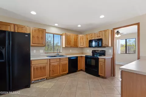 Kitchen - 2810 E Andrada Rd, Vail, AZ 85641 photo 1 of 5