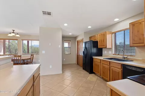 Kitchen - 2810 E Andrada Rd, Vail, AZ 85641 photo 2 of 5