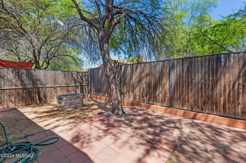 Exterior - 413 E Geronimo Bluff Loop, Tucson, AZ 85705 photo 7 of 7