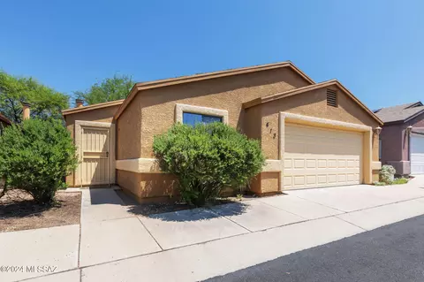 413 E Geronimo Bluff Loop, Tucson, AZ 85705