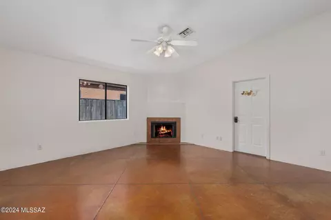 Living - 413 E Geronimo Bluff Loop, Tucson, AZ 85705 photo 5 of 5