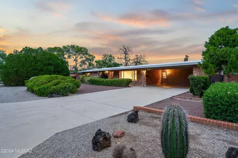 6016 E Baker St, Tucson, AZ 85711