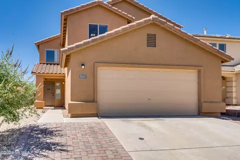 717 W Firehawk Dr, Green Valley, AZ 85614