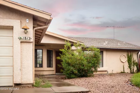 1812 W Newhall Dr, Tucson, AZ 85746