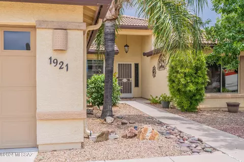 1921 E Desert Lark Pass, Green Valley, AZ 85614