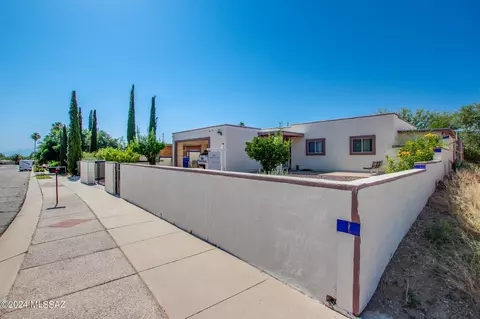 2911 W Saint Tropaz Ave, Tucson, AZ 85713