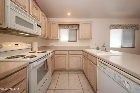 7193 E Maritime Dr, Tucson, AZ 85756 photo 8