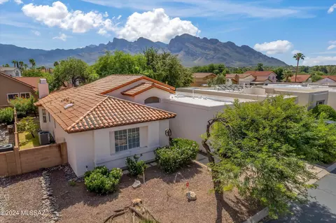 10200 N Fox Hunt Ln, Oro Valley, AZ 85737