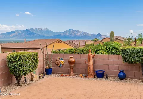650 W Calle Artistica, Green Valley, AZ 85614