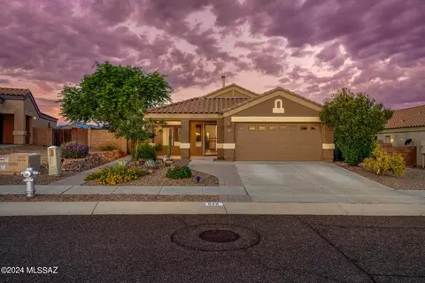 526 S Douglas Wash Rd, Vail, AZ 85641