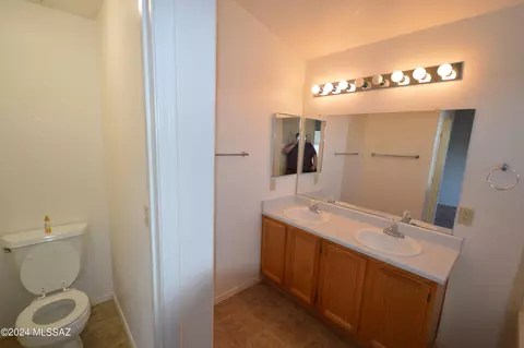 Bath - 6458 E Cyclone Dr, Tucson, AZ 85730 photo 1 of 2