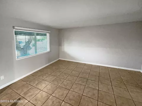 Living - 6051 E 29th St, Tucson, AZ 85711 photo 4 of 4