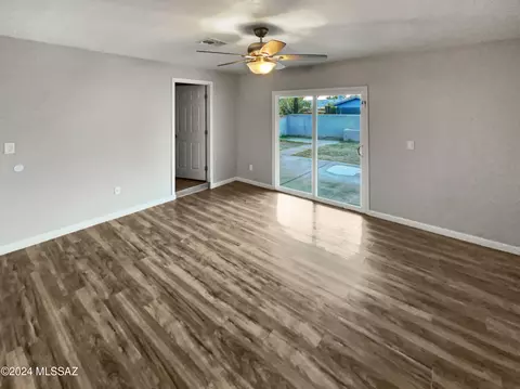 Living - 6051 E 29th St, Tucson, AZ 85711 photo 2 of 4