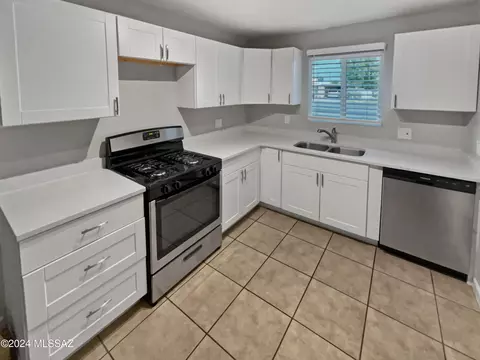 Kitchen - 6051 E 29th St, Tucson, AZ 85711 photo 1 of 1