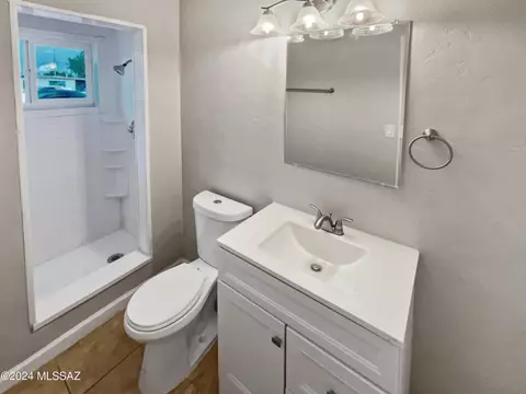 Bath - 6051 E 29th St, Tucson, AZ 85711 photo 2 of 2