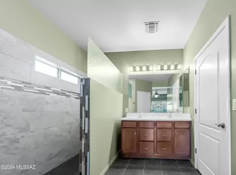 Bath - 7638 E Picket Fence Ln, Tucson, AZ 85756 photo 1 of 2