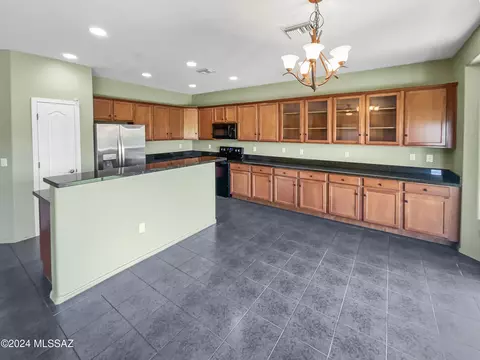 Kitchen - 7638 E Picket Fence Ln, Tucson, AZ 85756 photo 2 of 3