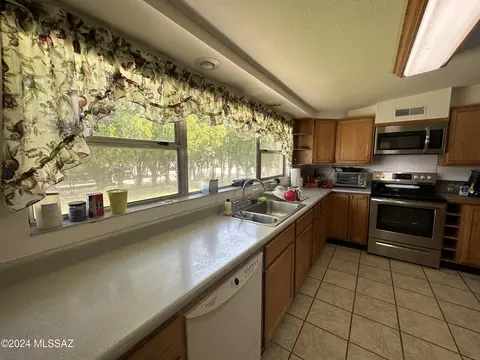 Kitchen - 3333 N Circle I Rd, Willcox, AZ 85643 photo 2 of 4