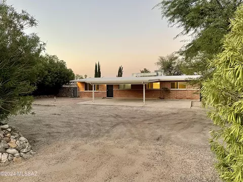 8816 E Old Spanish Trl, Tucson, AZ 85710