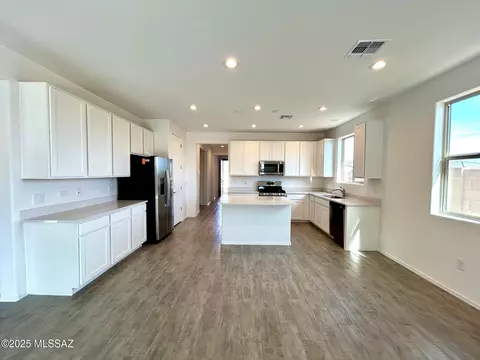 11846 E Becker Dr, Vail, AZ 85641 photo 6