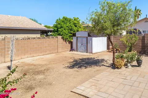 Exterior - 1380 E Lapwing Way, Tucson, AZ 85706 photo 5 of 6