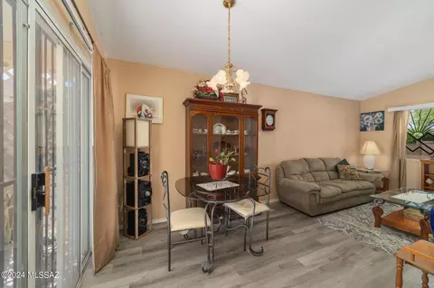 Dining - 1380 E Lapwing Way, Tucson, AZ 85706 photo 2 of 2
