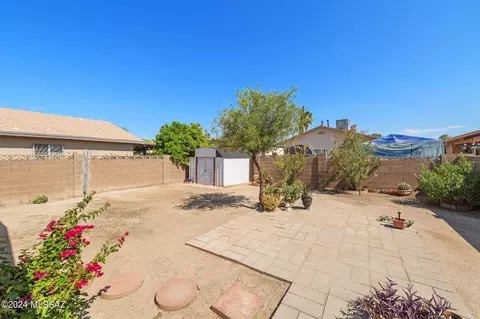 Exterior - 1380 E Lapwing Way, Tucson, AZ 85706 photo 6 of 6