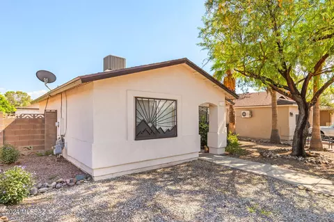 Exterior - 1380 E Lapwing Way, Tucson, AZ 85706 photo 2 of 6