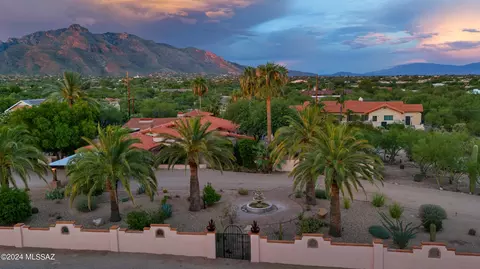 6760 N Andrea Doria Dr, Tucson, AZ 85704