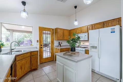 9651 E Belasco Loop, Tucson, AZ 85748 photo 14
