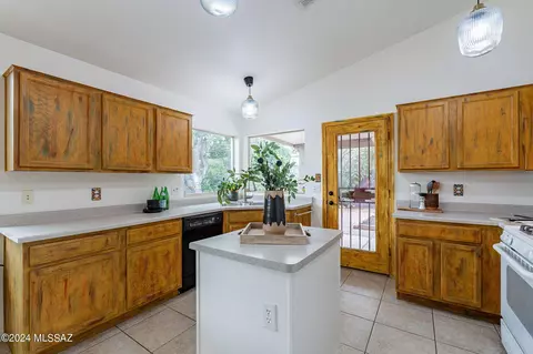 9651 E Belasco Loop, Tucson, AZ 85748 photo 13