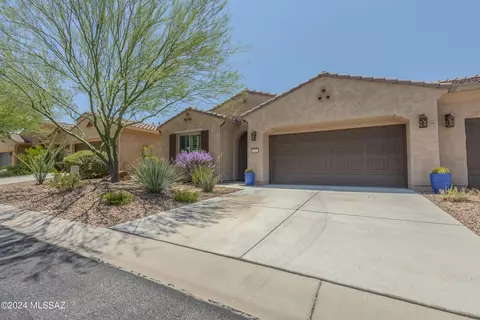 937 N Broken Hills Dr, Green Valley, AZ 85614