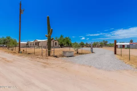 5845 N Blazing Star Trl, Tucson, AZ 85743