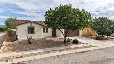 8350 W Razorbill Dr, Tucson, AZ 85757