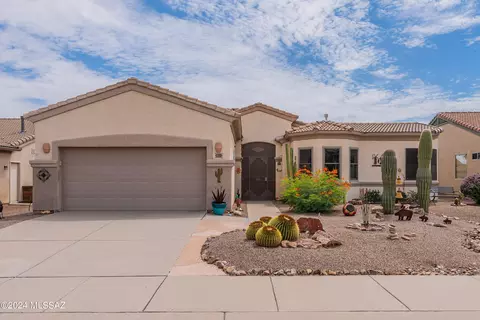 82 N Crocodile Rock Dr, Green Valley, AZ 85614