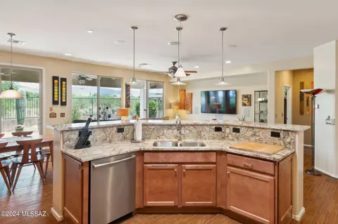 Kitchen - 13857 E Cardemore Dr, Vail, AZ 85641 photo 2 of 4