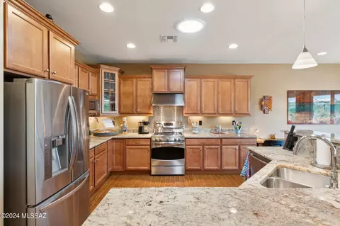 Kitchen - 13857 E Cardemore Dr, Vail, AZ 85641 photo 3 of 4