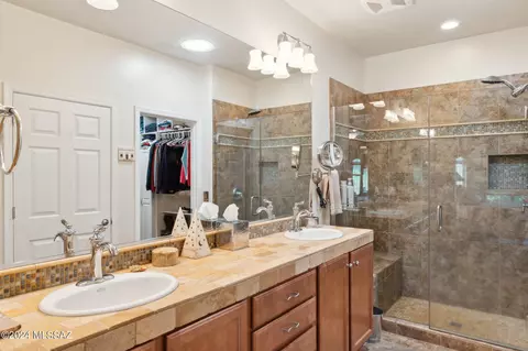 Bath - 13857 E Cardemore Dr, Vail, AZ 85641 photo 1 of 2
