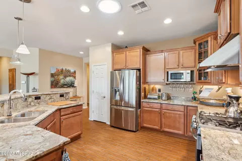 Kitchen - 13857 E Cardemore Dr, Vail, AZ 85641 photo 1 of 4