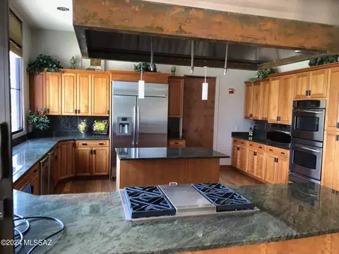 Kitchen - 13857 E Cardemore Dr, Vail, AZ 85641 photo 4 of 4