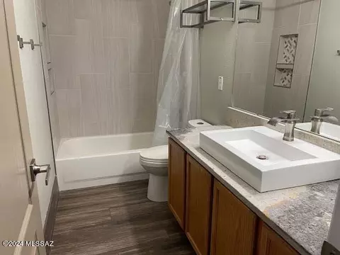 Bath - 8657 E Getsinger Ln, Tucson, AZ 85747 photo 1 of 2