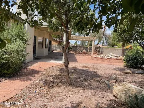 Exterior - 8657 E Getsinger Ln, Tucson, AZ 85747 photo 3 of 7