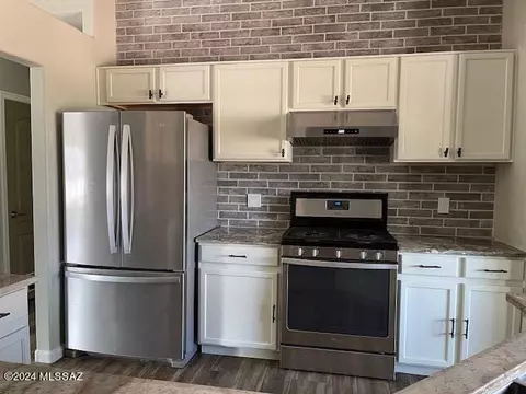 Kitchen - 8657 E Getsinger Ln, Tucson, AZ 85747 photo 2 of 3