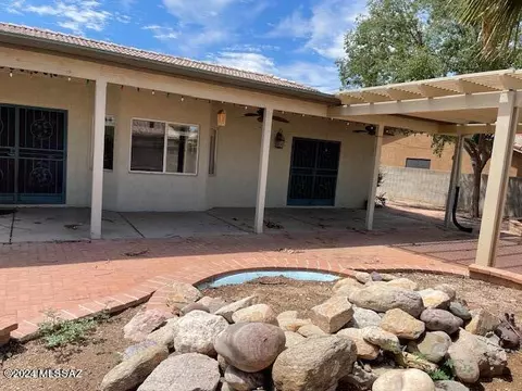 Exterior - 8657 E Getsinger Ln, Tucson, AZ 85747 photo 4 of 7