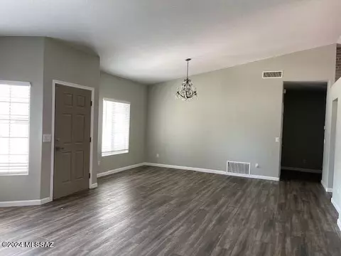 Living - 8657 E Getsinger Ln, Tucson, AZ 85747 photo 2 of 4