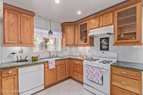2156 W Window Rock Dr, Tucson, AZ 85745