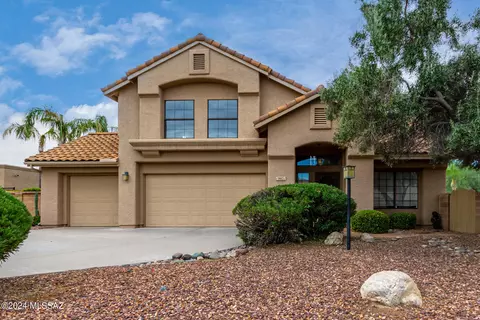 10021 N Pitchingwedge Ln, Oro Valley, AZ 85737