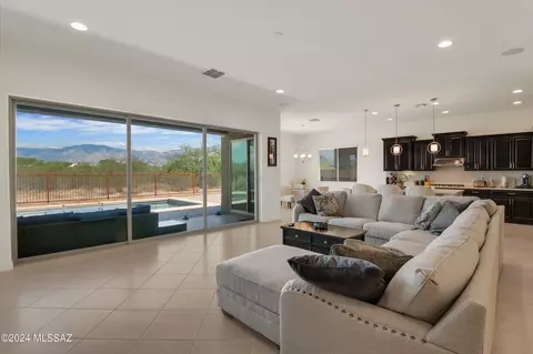10968 N Gemma Ave, Oro Valley, AZ 85742