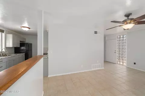 Living - 4113 E Sylvane Dr, Tucson, AZ 85711 photo 6 of 6