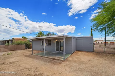 Exterior - 4113 E Sylvane Dr, Tucson, AZ 85711 photo 6 of 10